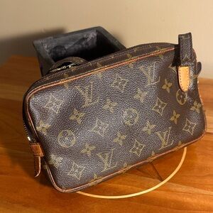 Louis Vuitton Monogram Pochette Marly Bandoulier.